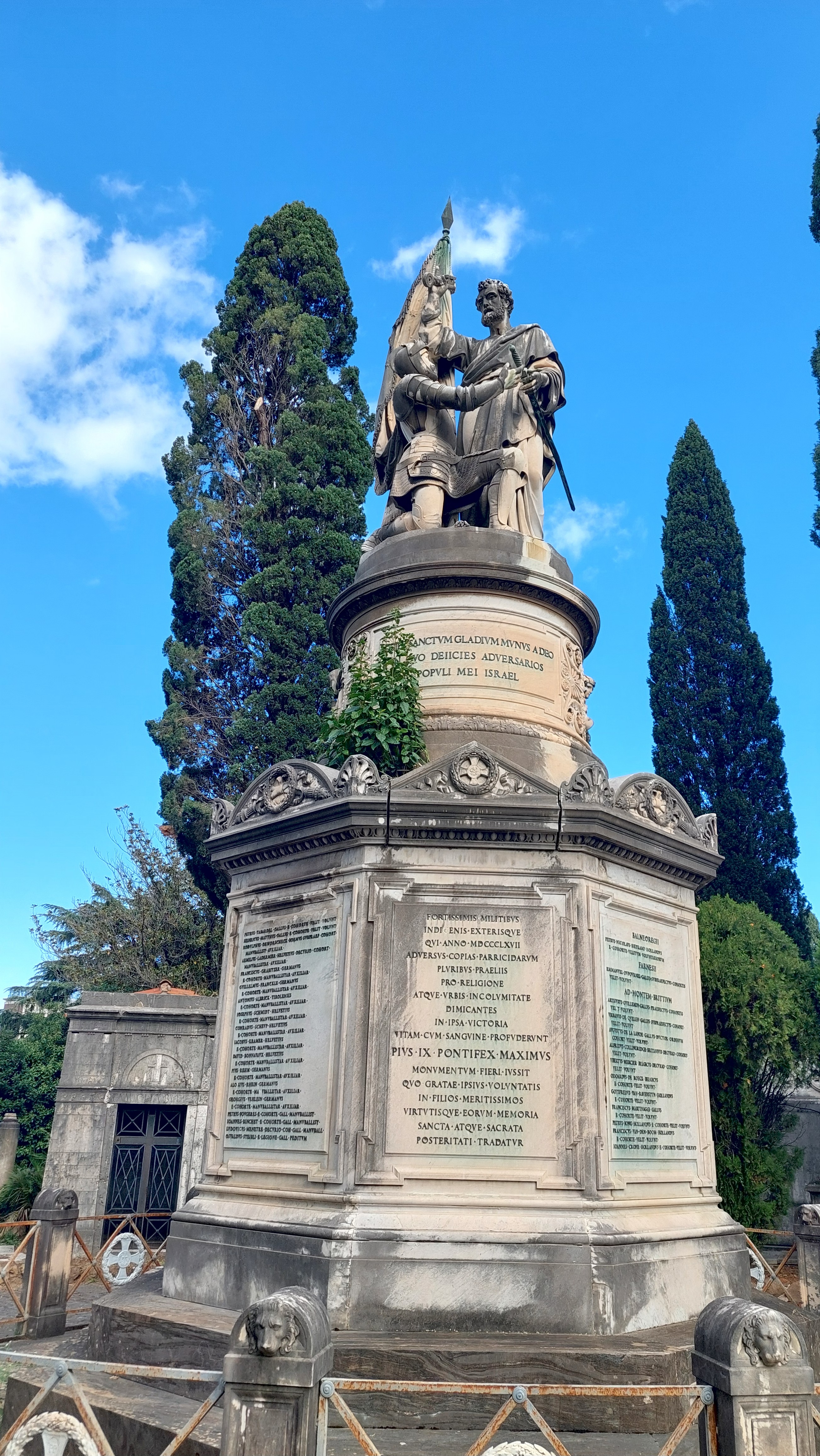 “Il viaggio nella Storia del Verano. Un percorso alla scoperta del Cimitero monumentale di Roma”.
